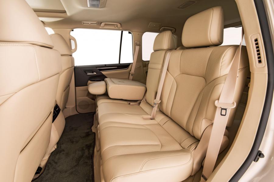Интерьер Lexus LX570 Two-Row (URJ200) 2017 года  (NA) (фото 10 из 23)